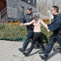 FEMEN-Police_PLD_20140404_001.1000.jpg
